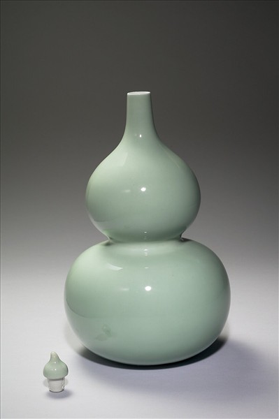 青瓷帶蓋葫蘆瓶