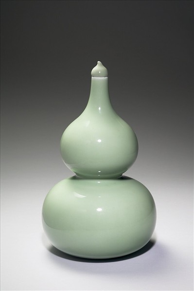 青瓷帶蓋葫蘆瓶