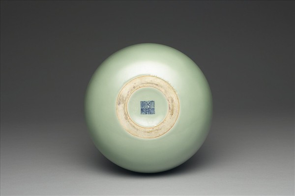 青瓷帶蓋葫蘆瓶