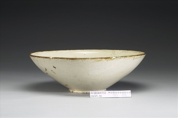 定窯 白瓷劃花花卉紋碗