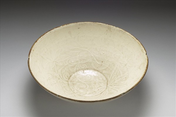 定窯 白瓷劃花花卉紋碗
