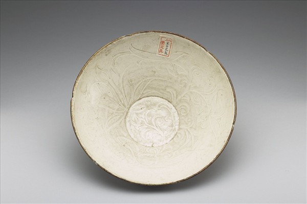 定窯 白瓷劃花花卉紋碗