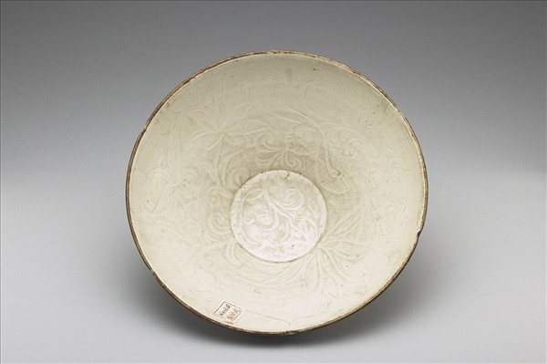 定窯 白瓷劃花花卉紋碗