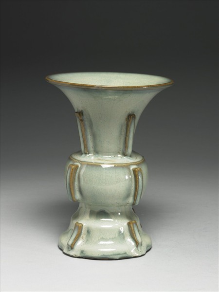 鈞窯 月白釉出戟尊