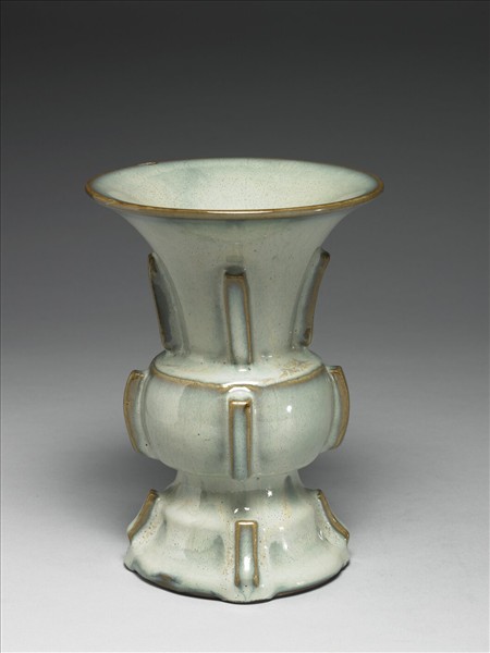 鈞窯 月白釉出戟尊