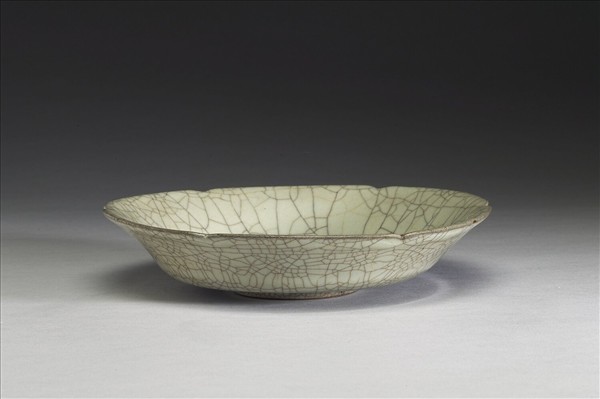 官窯 青瓷花口盤