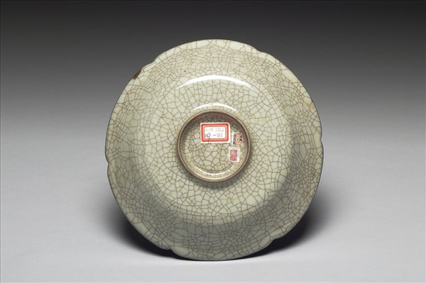 官窯 青瓷花口盤