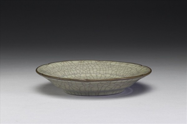 官窯 青瓷花口盤