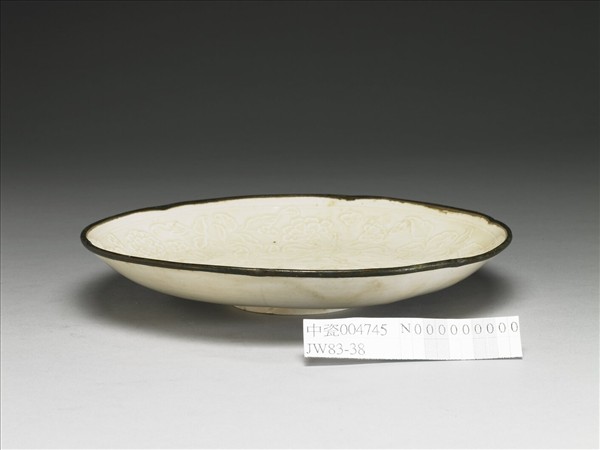 定窯 白瓷印花花卉紋盤