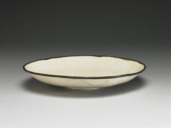 定窯 白瓷印花花卉紋盤