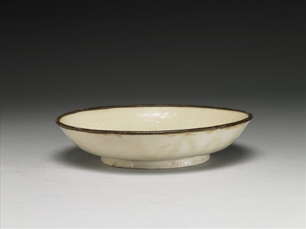 定窯 白瓷印花獅戲圖盤