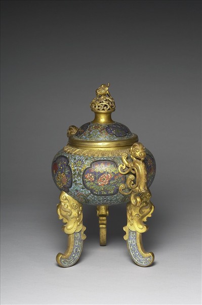 掐絲琺瑯三足爐