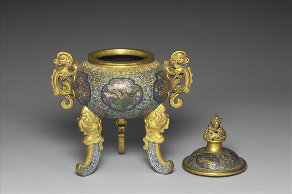 掐絲琺瑯三足爐