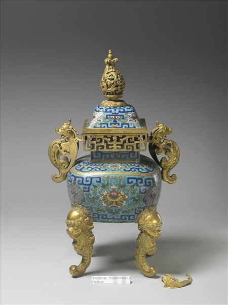 掐絲琺瑯螭耳四足鼎