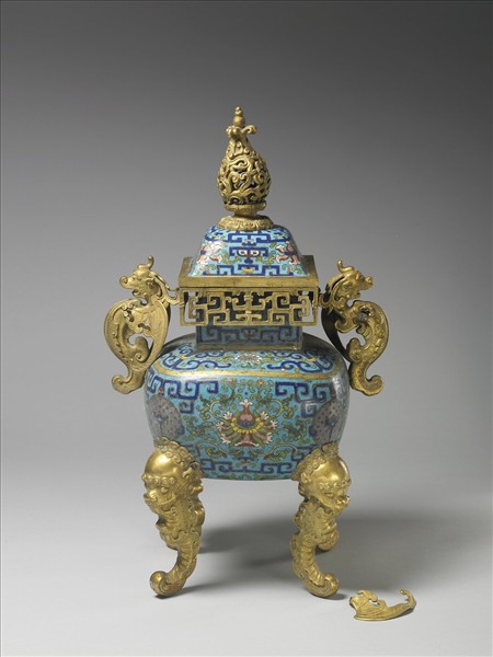 掐絲琺瑯螭耳四足鼎
