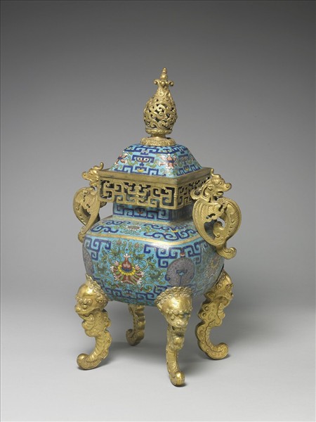 掐絲琺瑯螭耳四足鼎