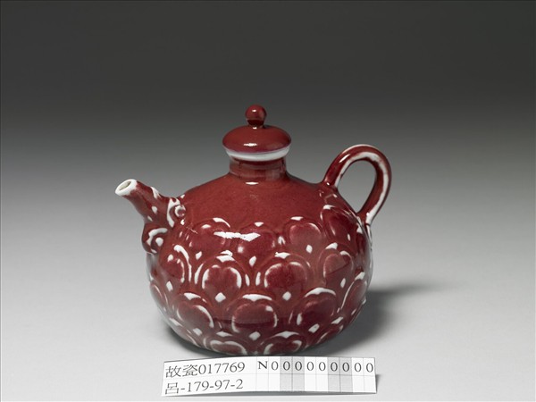 紅釉刻花蓮瓣紋滷壺