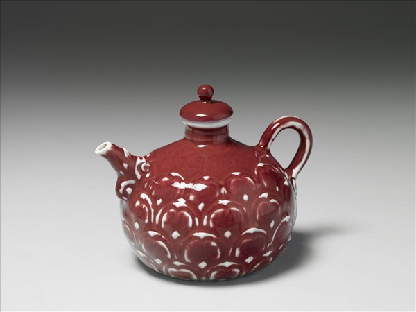 紅釉刻花蓮瓣紋滷壺