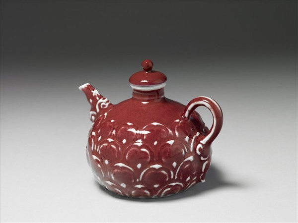 紅釉刻花蓮瓣紋滷壺