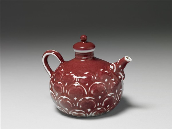紅釉刻花蓮瓣紋滷壺