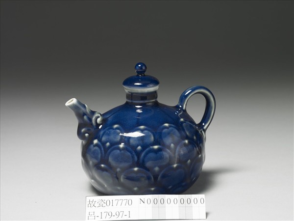 霽青刻花蓮瓣紋滷壺