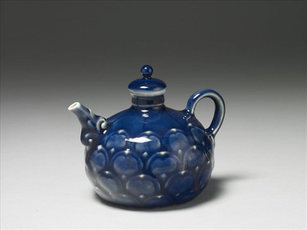 霽青刻花蓮瓣紋滷壺