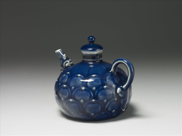 霽青刻花蓮瓣紋滷壺
