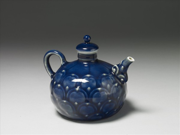 霽青刻花蓮瓣紋滷壺