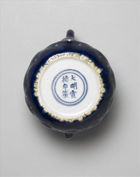 霽青刻花蓮瓣紋滷壺