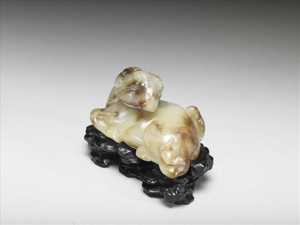 玉褐班回首臥羊