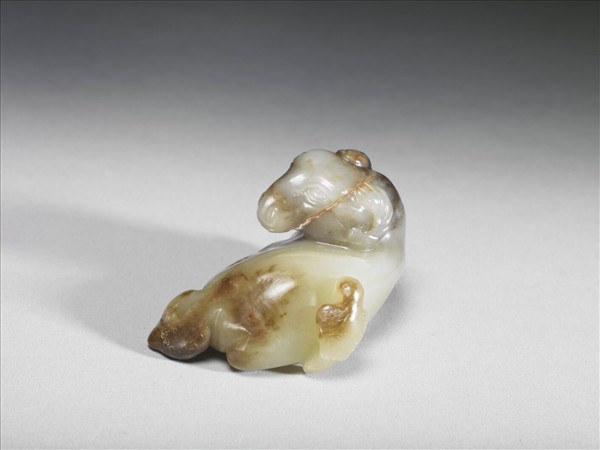 玉褐班回首臥羊