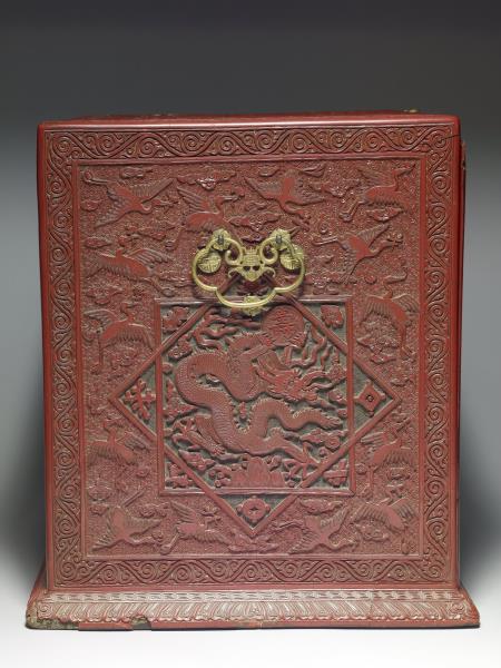 剔紅雲龍紋小櫃多寶格