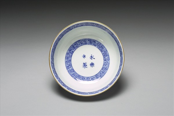 日本 有田窯 青花五彩描金團花紋碗 