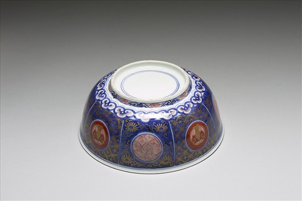 日本 有田窯 青花五彩描金團花紋碗 