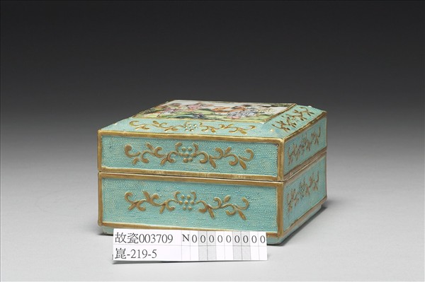 粉彩綠地描金開光八仙圖方盒