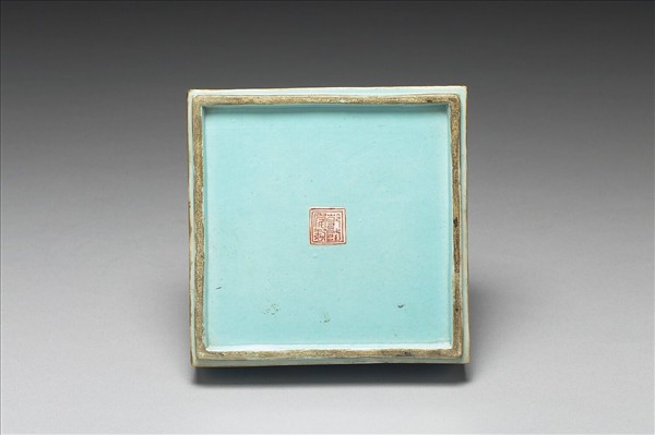 粉彩綠地描金開光八仙圖方盒