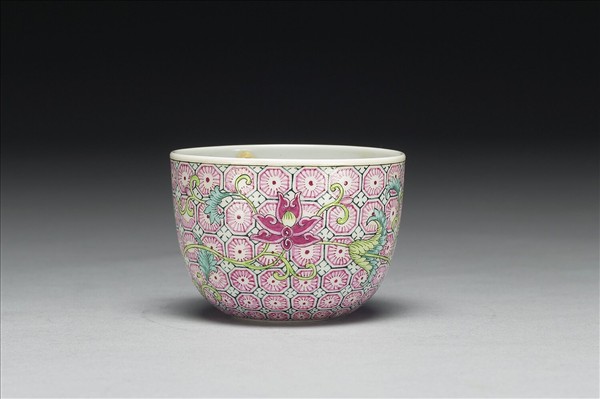 琺瑯彩錦地花卉紋酒鍾
