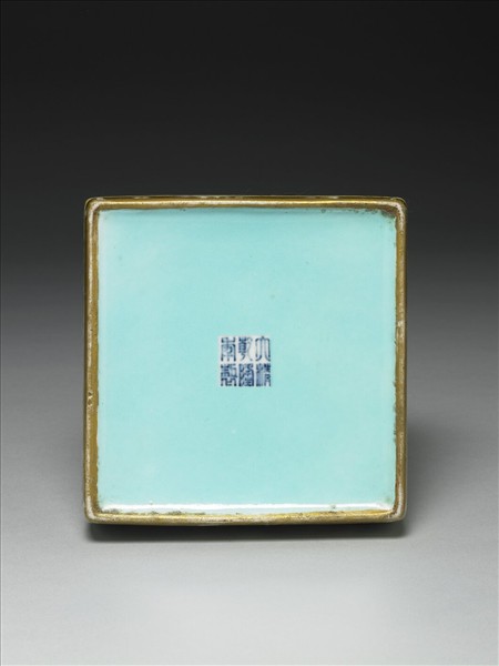 洋彩黃地洋花紋方瓶