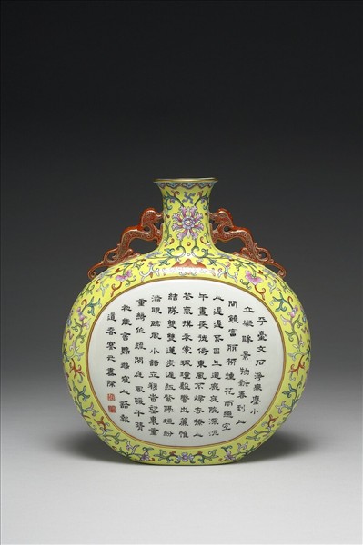 粉彩開光嬰戲圖螭耳扁壺