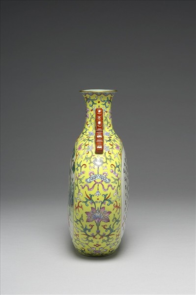 粉彩開光嬰戲圖螭耳扁壺