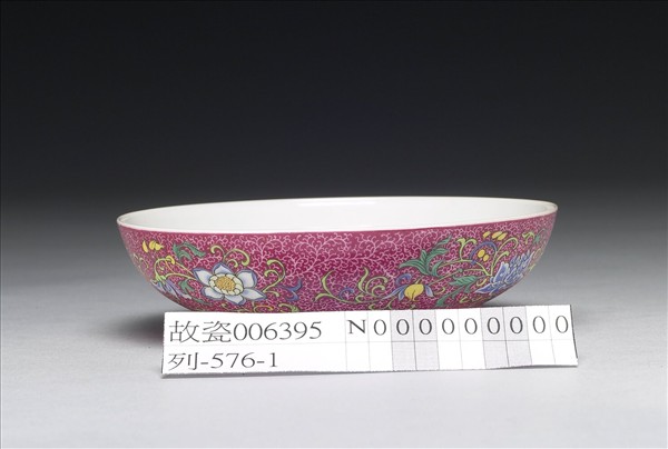 洋彩紅錦地三多紋碟