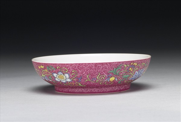 洋彩紅錦地三多紋碟