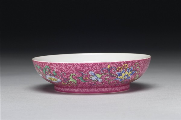 洋彩紅錦地三多紋碟