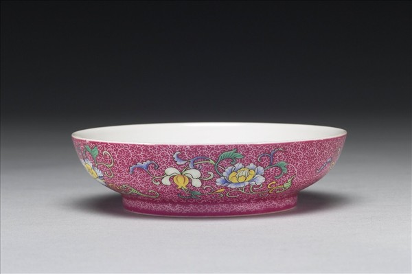 洋彩紅錦地三多紋碟