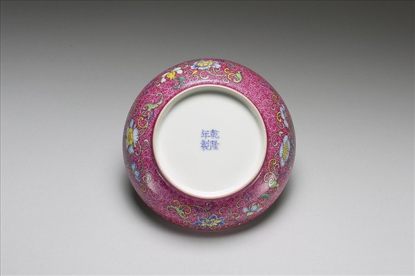 洋彩紅錦地三多紋碟