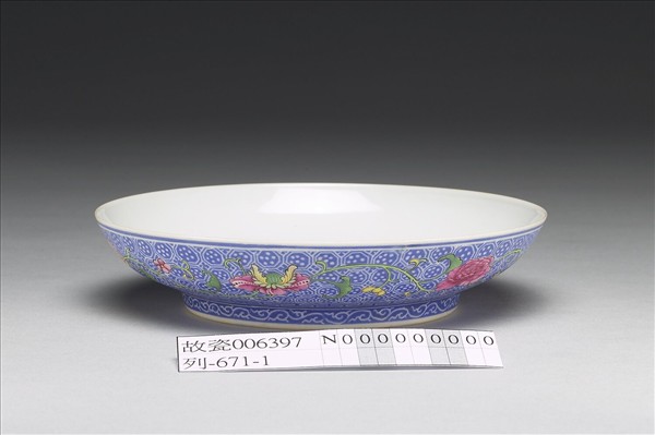 琺瑯彩藍錦地瓜瓞紋碟