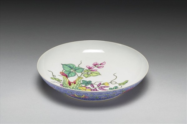 琺瑯彩藍錦地瓜瓞紋碟