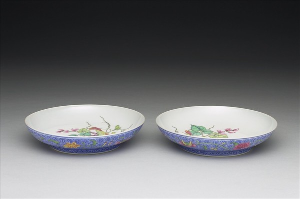 琺瑯彩藍錦地瓜瓞紋碟