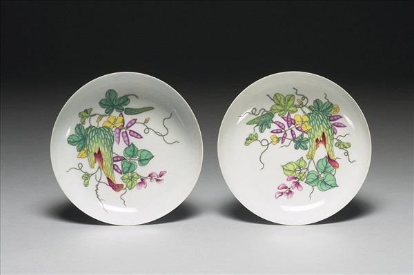 琺瑯彩藍錦地瓜瓞紋碟