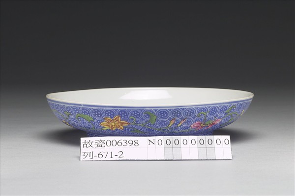 琺瑯彩藍錦地瓜瓞紋碟